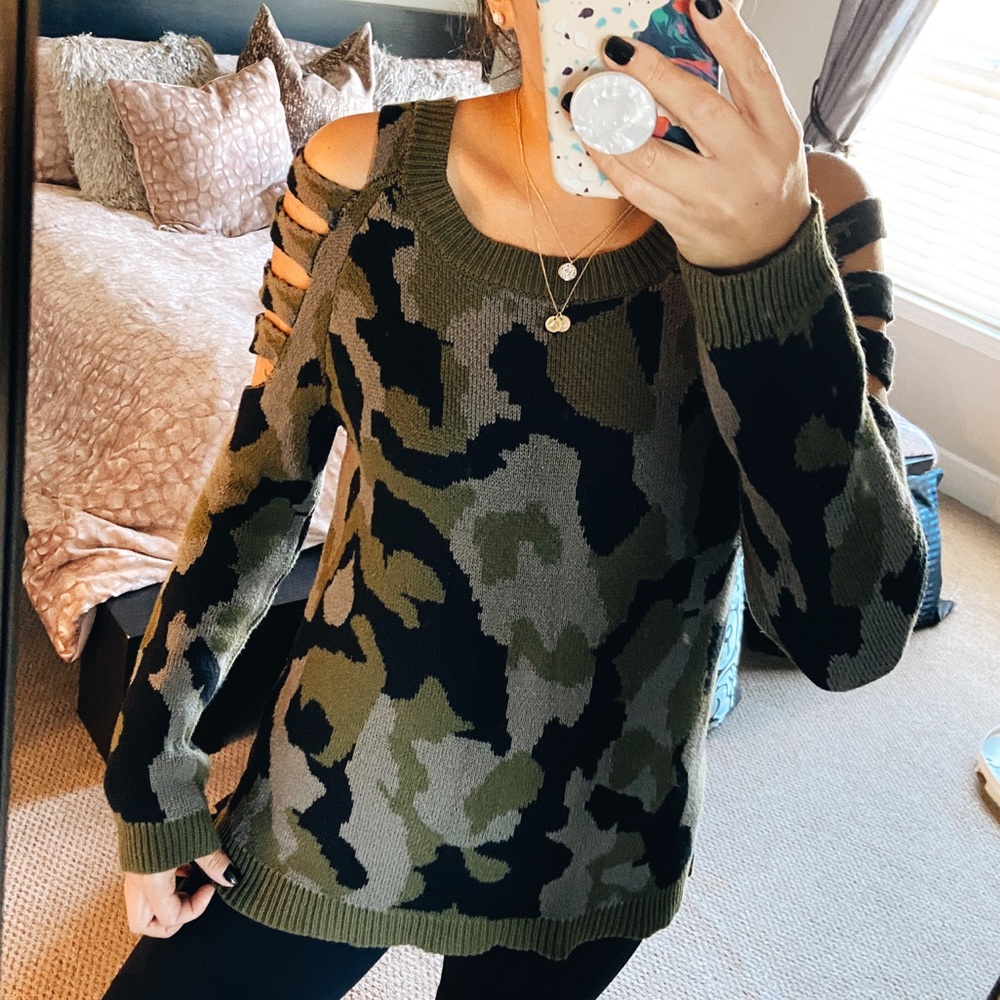 FOREVER 21 CAMOUFLAGE CUT OUT SWEATER